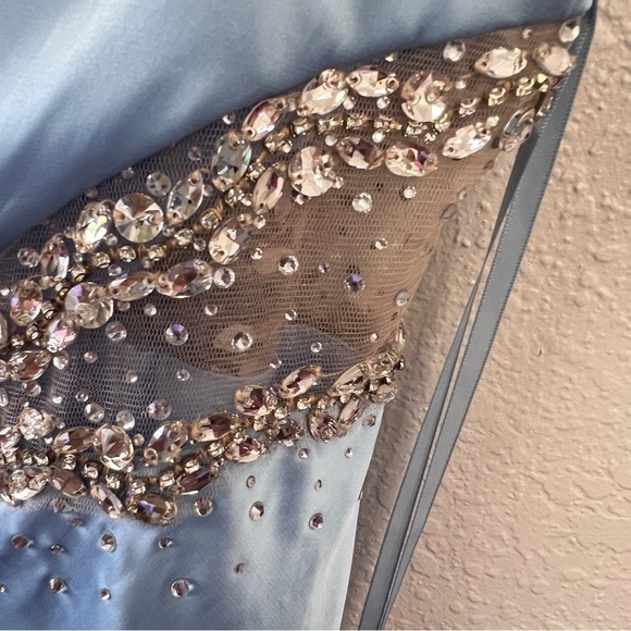 NEW MAC DUGGAL ONE SHOULDER EMBELLISHED SATIN GOWN IN POWDER BLUE  SIZE 4 - Picture 10 of 17